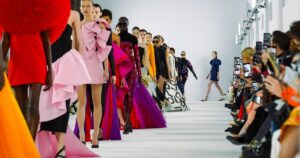 Moda dentro do orçamento: looks chiques que não vão quebrar o banco!